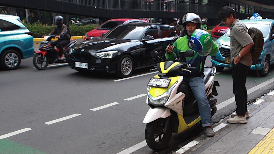 Grab juga akan mengimplementasikan komisi 8% untuk layanan transportasi penumpang ojek online roda dua, atau GrabBike