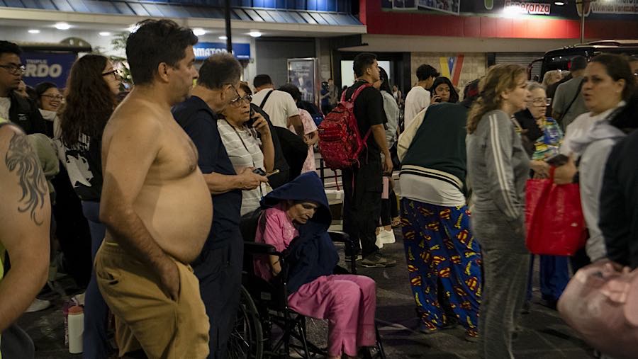 Selain itu, hampir 3.000 keluarga terdampak dan sebanyak 157 orang masih dinyatakan hilang. (Fotografer: Bloomberg)