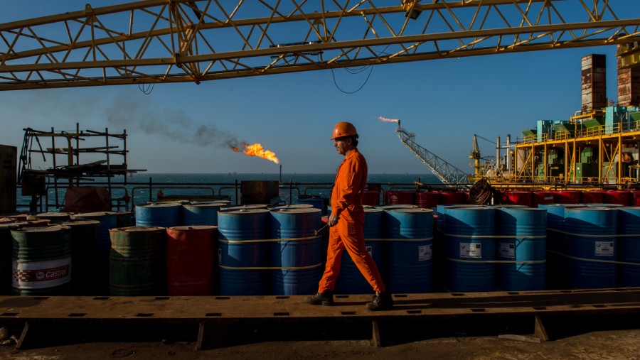 Sebuah anjungan minyak lepas pantai di Ladang Minyak Salman di Teluk Persia, yang dioperasikan nasional Iran./Bloomberg-Ali Mohammadi