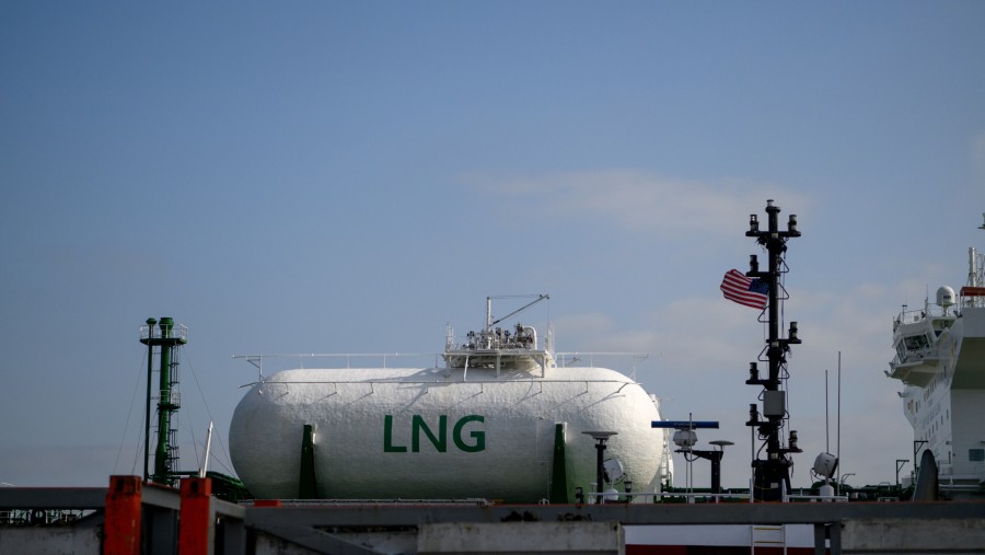 Sebuah kapal bertenaga LNG di Terminal Kontainer Bayport di pelabuhan Houston di Seabrook, Texas, AS./Bloomberg-Callaghan O'Hare