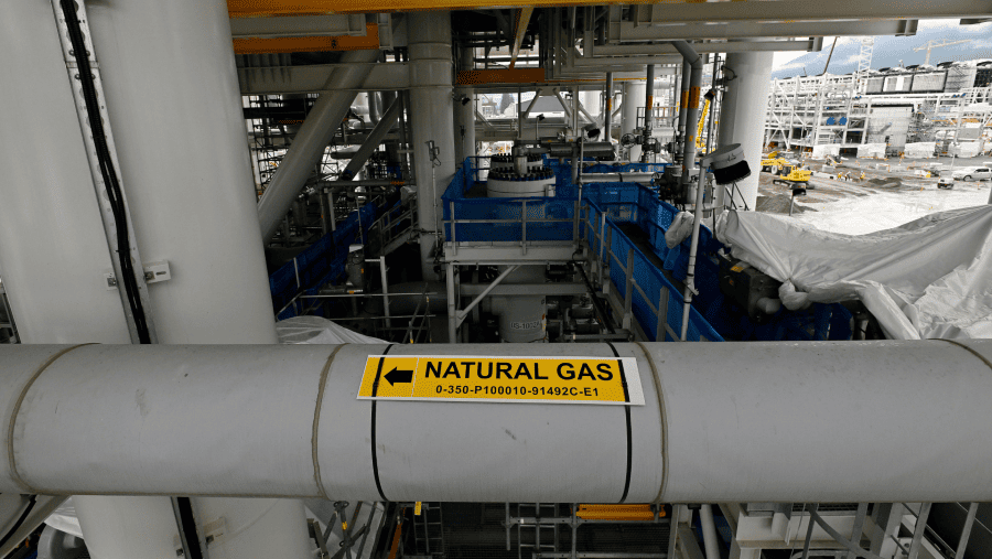Pipa gas alam di fasilitas LNG Kanada./Bloomberg-Jennifer Gauthier