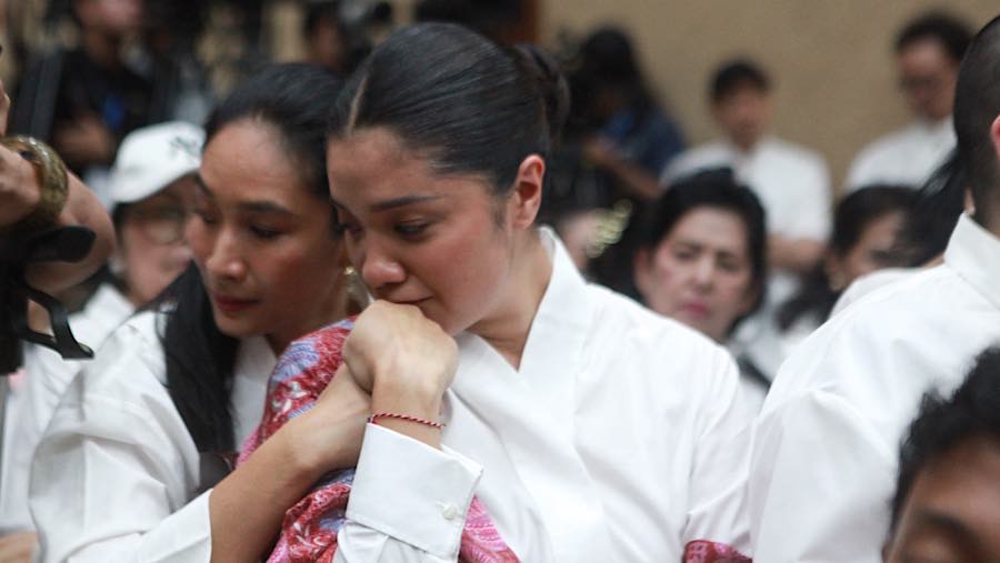 Istri Nadiem Anwar Makarim, Franka Franklin (kanan) saat hadir dalam sidang di Pengadilan Tipikor, Selasa (30/6/2026). (Bloomberg Technoz/Andrean K)