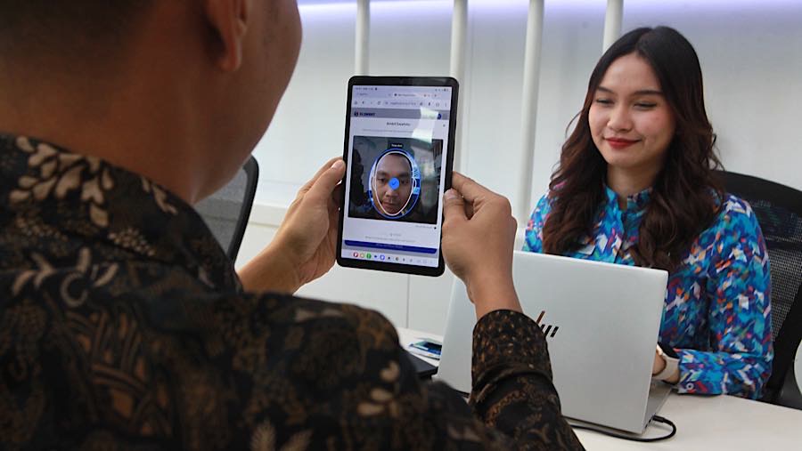 Pemerintah resmi memberlakukan registrasi biometrik untuk setiap aktivasi nomor seluler baru hari ini, 1 Juli 2026. (Bloomberg Technoz/Andrean K)