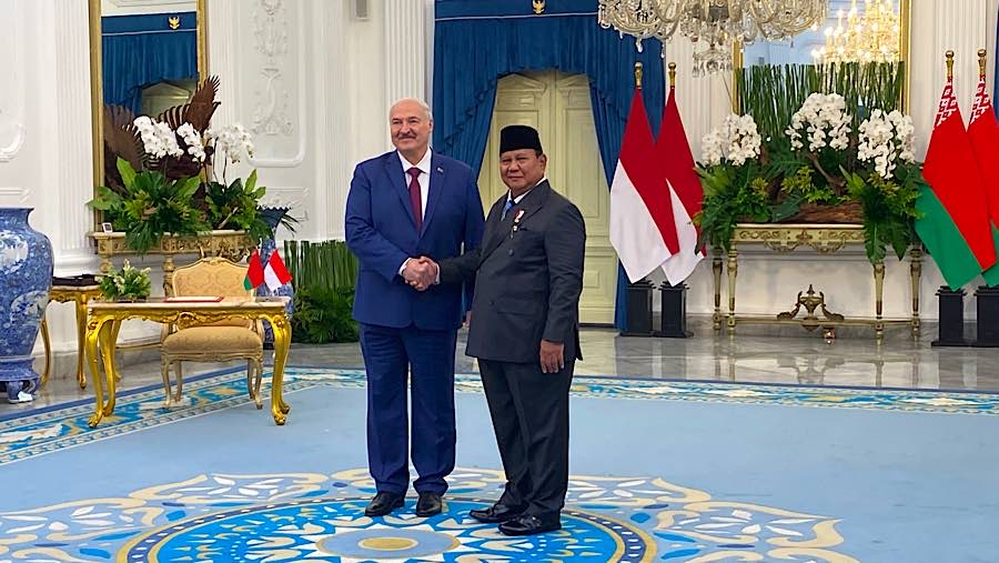 Presiden Prabowo Subianto menerima kunjungan Presiden Belarus Alexander Lukashenko di Istana Negara. (Bloomberg Technoz/Dovana Hasiana)