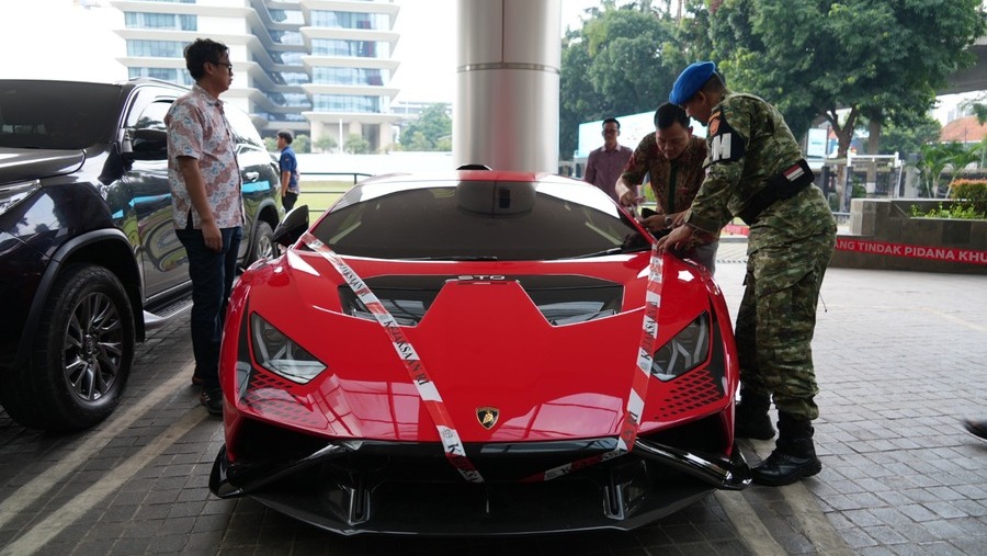 Kejaksaan Agung Sita Lamborghini Milik Bos Bauksit di Kalimantan Barat (Dok. Kejagung)
