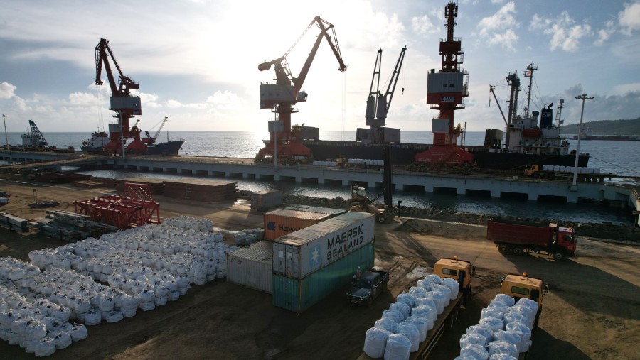 Fasilitas pelabuhan Harita Nickel di Pulau Obi, Maluku Utara, Indonesia./Bloomberg-Dimas Ardian