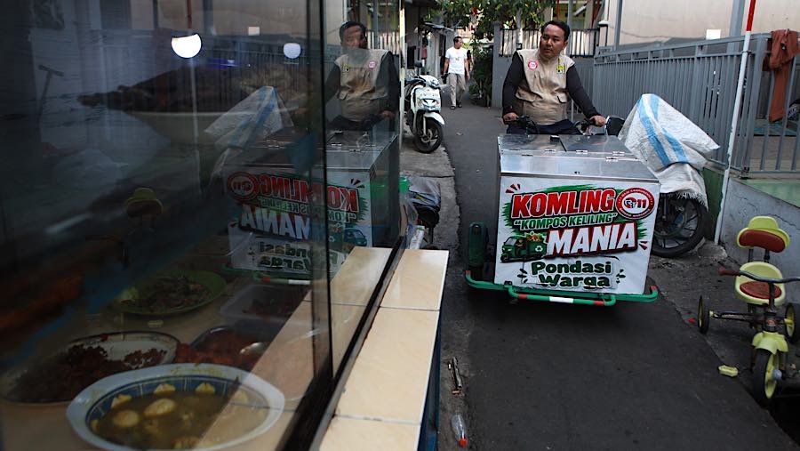 Pengelolaan sampah di Jakarta masih menjadi tantangan yang memerlukan keterlibatan berbagai pihak. (Bloomberg Technoz/Andrean Kristianto)