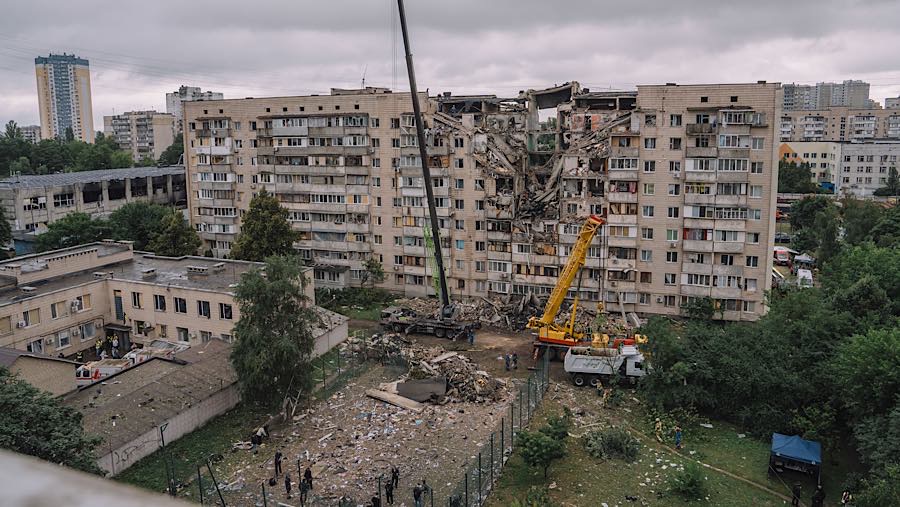 Rusia meluncurkan serangan udara ke Ukraina, sehari sebelum para pemimpin negara NATO dijadwalkan berkumpul. (Andrew Kravchenko/Bloomberg)