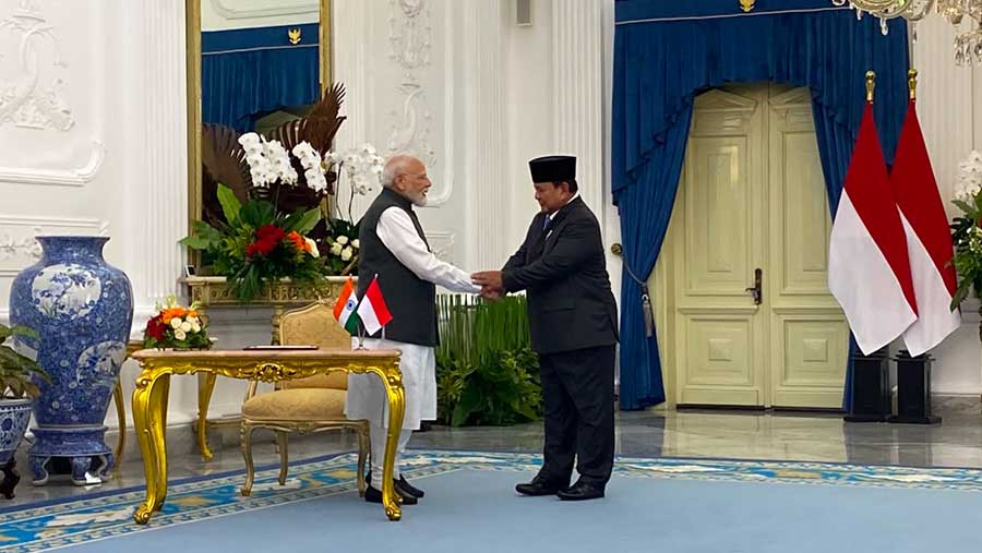Presiden Prabowo Subianto terima PM India Narendra Modi di Istana Negara (Bloomberg Technoz/Dovana Hasiana)
