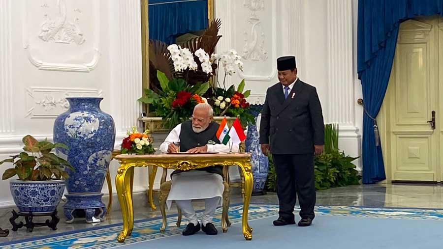 Presiden Prabowo Subianto terima PM India Narendra Modi di Istana Negara (Bloomberg Technoz/Dovana Hasiana)