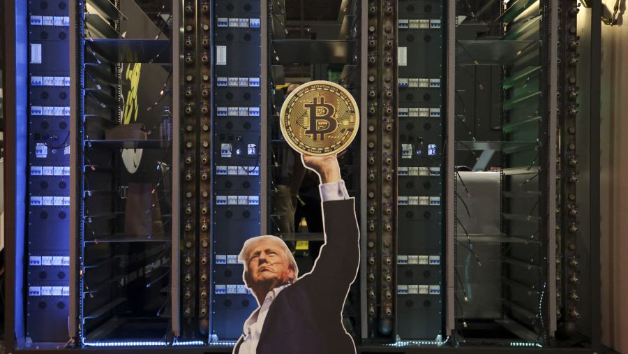Jejak investasi perusahaan keluarga Donald Trump atas aset digital kripto. dok: Bloomberg