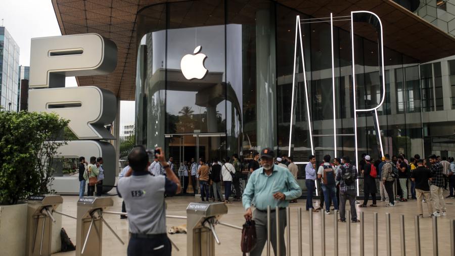 Jaringan ritel Apple di Mumbai, India. (Dhiraj Singh/Bloomberg)