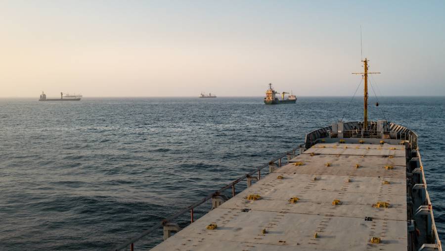 Kapal tanker di Selat Hormuz. (Bloomberg)