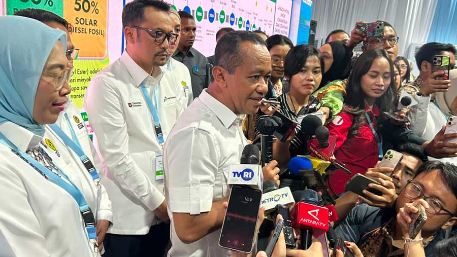 Menteri ESDM Bahlil Lahadalia seusai acara Peluncuran B50 di Karawang, Jawa Barat, Kamis (9/7/2026). (Bloomberg Technoz/Azura Yumna)