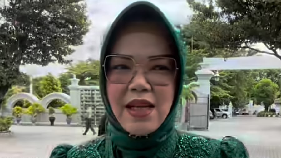Bupati Sukoharjo, Etik Suryani (Instagram @etiksuryani_ad1b)