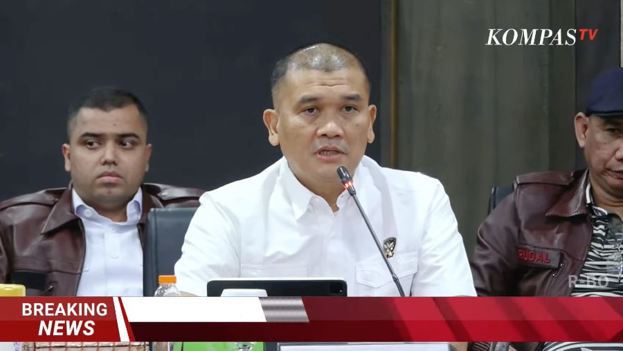 Kepala Kortastipidkor Polri Irjen Pol. Totok Suharyanto saat konferensi pers di Kejagung. (Sumber: tangkapan layar YouTube KompasTV).