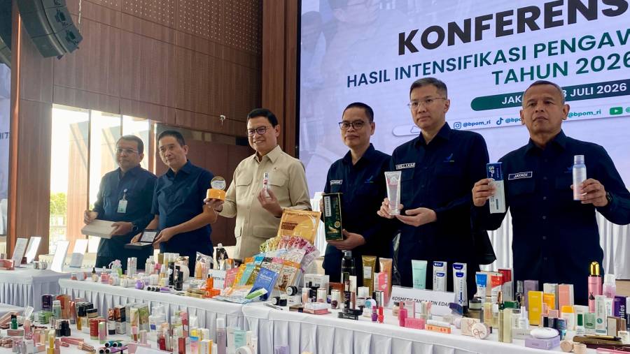 Konferensi pers BPOM di Jakarta Pusat, Senin (13/7/2026). (Bloomberg Technoz/Dinda Decembria)