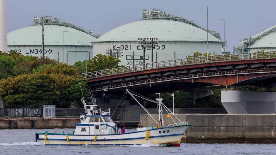 Tangki penyimpanan gas alam cair (LNG) yang dioperasikan oleh Osaka Gas Co., Ltd. di Himeji, Jepang./Bloomberg-Buddhika Weerasinghe