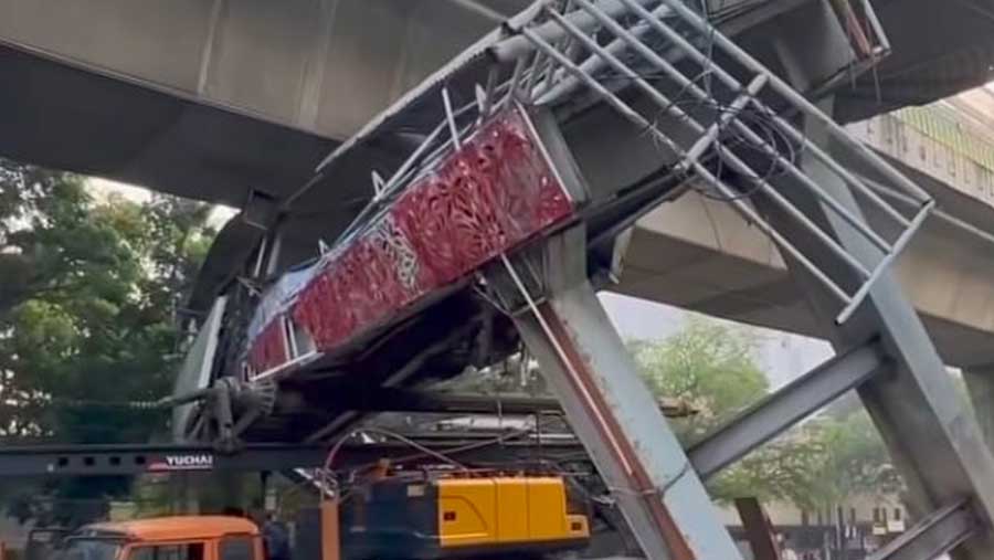 Truk Crane Tabrak JPO Tendean (Dok. IG @kotajakartaselatan)