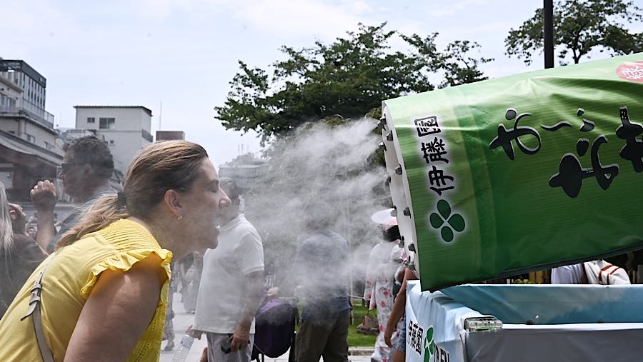Para ahli menyebut risiko serangan panas meningkat sesaat setelah musim hujan berakhir. (Soichiro Koriyama/Bloomberg)