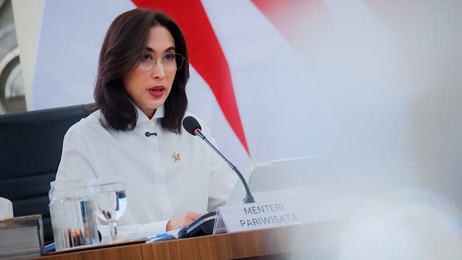 Menteri Pariwisata, Widiyanti Putri Wardhana saat jumpa pers di Kantor Badan Komunikasi Pemerintah RI, Rabu (15/7/2026). (Dok. Kemenpar)
