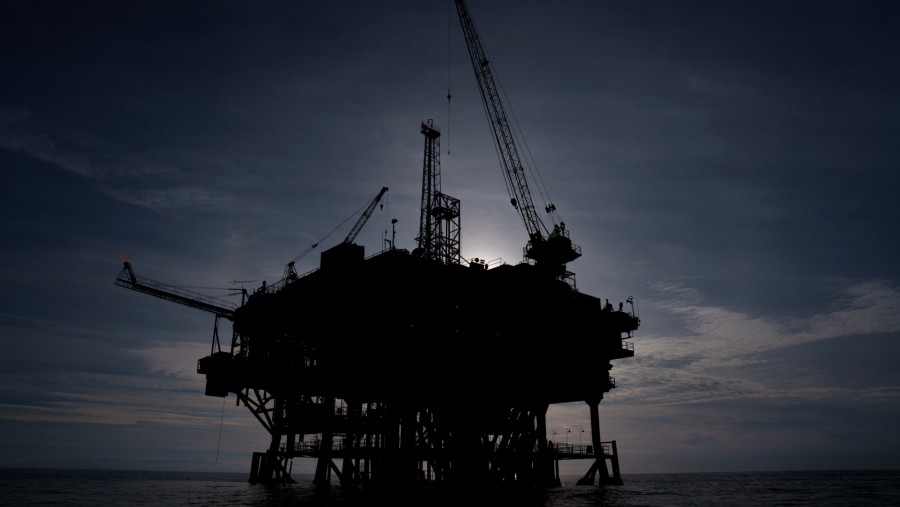 Platform Hillhouse, sebuah anjungan minyak dan gas lepas pantai./Bloomberg-Eric Thayer