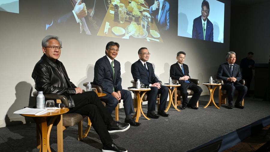 Jensen Huang dari Nvidia bertemu dengan pemain industri robotika kenamaan asal Jepang untuk kembangkan robot. dok: Bloomberg