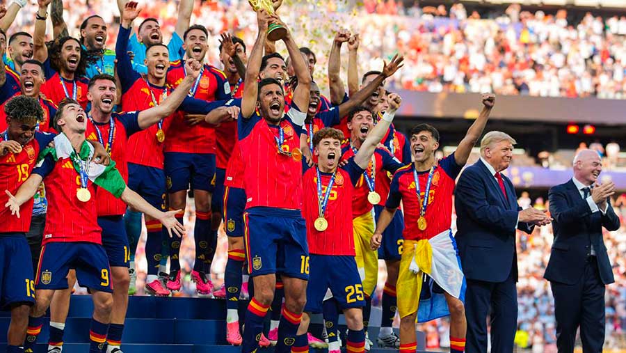 Presiden Donald Trump bersama Presiden FIFA Gianni Infantino di Final Piala Dunia 2026 (Bloomberg)