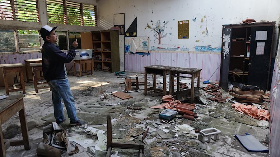 Saat ini suasana sekolah tampak lengang tanpa aktivitas belajar mengajar. (Bloomberg Technoz/Andrean Kristianto)