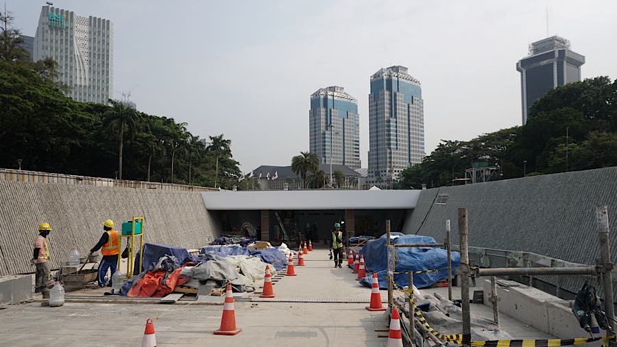 Nantinya, Stasiun Monas yang berada di sisi barat akan terhubung dengan Stasiun Gambir di sisi timur. (Bloomberg Technoz/Andrean Kristianto)