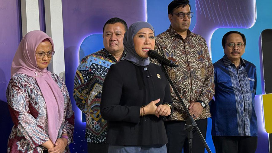 Menkomdigi Meutya Hafid dalam acara evaluasi implementasi registrasi SIM biometrik (Bloomberg Technoz/Fikri)