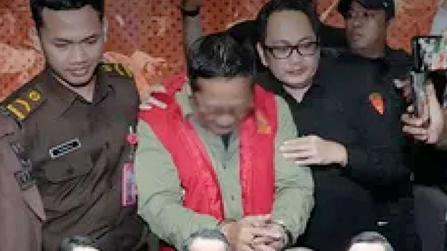 Kejati Jatim Tahan Mantan Dirut Kebun Binatang Surabaya (Dok. Kejaksaan)