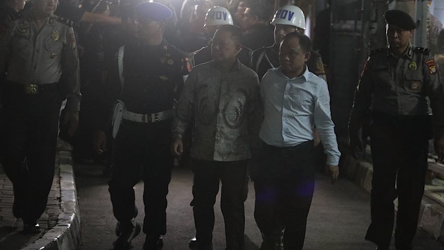 Febrie tiba di KPK sekitar pukul 23.23 WIB. (Bloomberg Technoz/Andrean Kristianto)