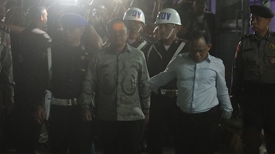 Eks Jampidsus Febrie Adriansyah tiba untuk ditahan di Rutan KPK, Jakarta, Jumat (24/7/2026). (Bloomberg Technoz/Andrean Kristianto)