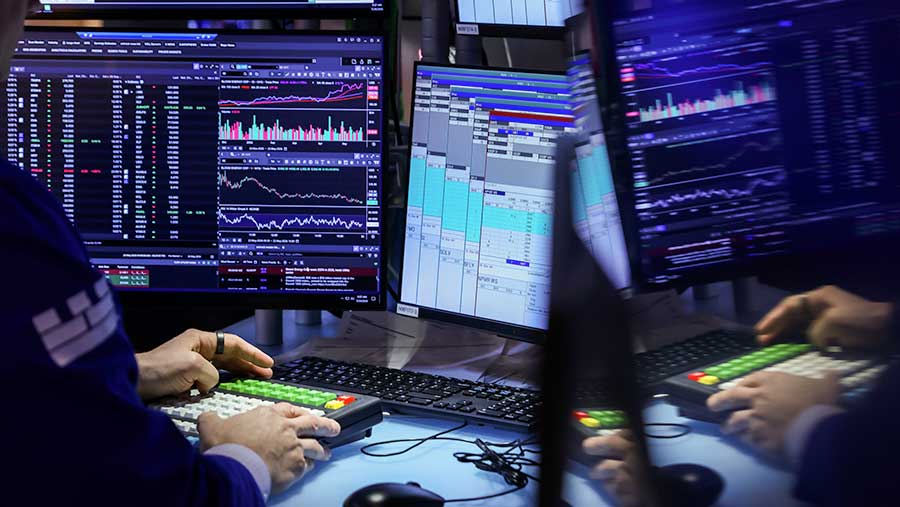 Indeks S&P 500 Berfluktuasi karena Penurunan Harga Minyak Mengimbangi Aksi Jual Saham Chip: Ringkasan Pasar (Bloomberg)