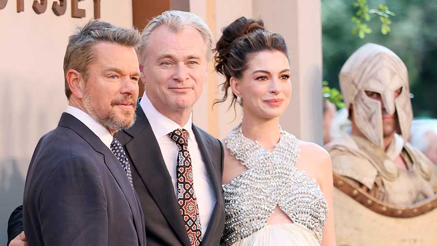 Christopher Nolan, Matt Damon dan Anne Hathaway saat premiere film The Odyssey di New York. (Bloomberg)