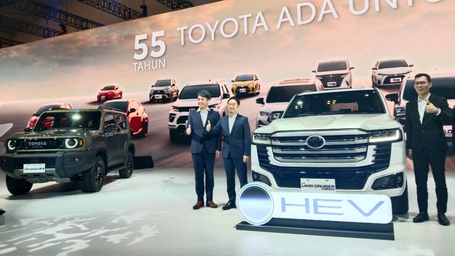 Toyota Land Cruiser Hybrid (Bloomberg Technoz/Pramesti)