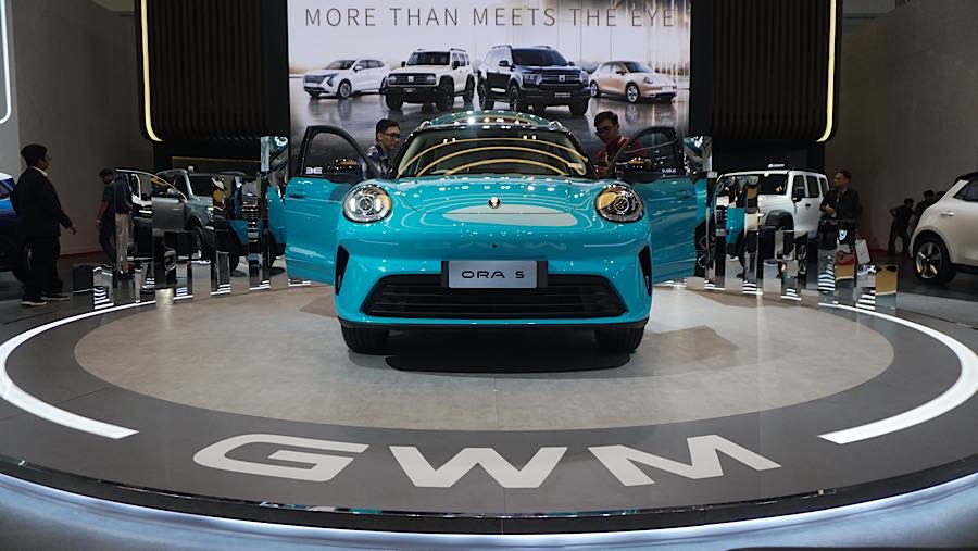 GWM Ora 5 diperkenalkan pada ajang GIIAS 2026, namun untuk harga belum diumumkan oleh pihak Great Wall Motor (GWM). (Bloomberg Technoz/Andrean K)