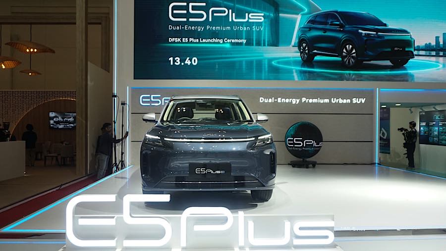 Sokonindo Automobile mengumumkan harga DFSK E5 Plus dengan harga normal normal Rp 499 juta. (Bloomberg Technoz/Andrean Kristianto)