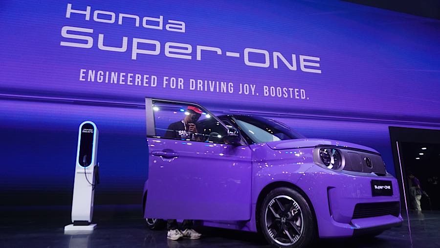 Honda Super-ONE dipamerkan dalam ajang pameran otomotif GIIAS 2026 di ICE BSD, Tangerang, Rabu (29/7/2026). (Bloomberg Technoz/Andrean Kristianto)