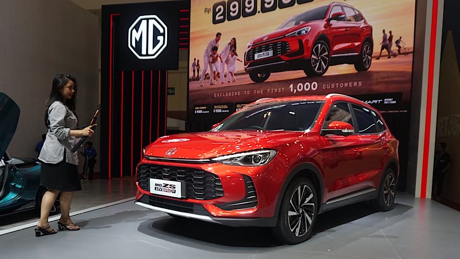 Morris Garages (MG) Motor Indonesia resmi meluncurkan MG ZS Hybrid+ dalam dua varian, yakni Ignite Rp359,9 juta dan Magnify Rp359,9 juta.
