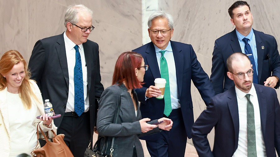 CEO Nvidia Jensen Huang Membela Model AI Open-Weight (Bloomberg)