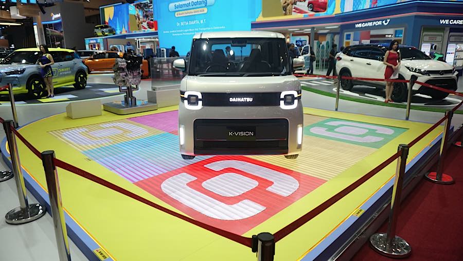 Daihatsu K-Vision dipamerkan dalam ajang pameran otomotif GIIAS 2026 di ICE BSD, Tangerang, Kamis (30/7/2026). (Bloomberg Technoz/Andrean Kristianto)