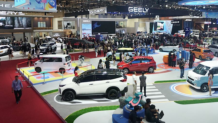 Suasana pameran otomotif GIIAS 2026 di ICE BSD, Tangerang, Kamis (30/7/2026). (Bloomberg Technoz/Andrean Kristianto)