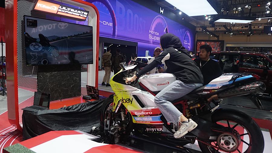 Beragam kendaraan penumpang, kendaraan komersial, sepeda motor, karoseri, peluncuran produk baru, serta area test drive menjadi daya tarik.