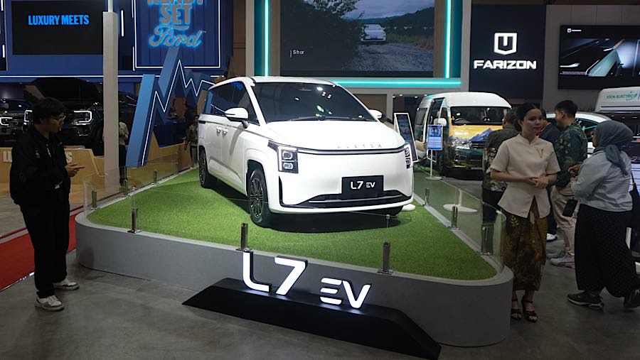 Aletra meluncurkan MPV listrik terbarunya, yakni L7 EV namun saat ini masih belum dipasarkan. (Bloomverg Technoz/Andrean Kristianto)