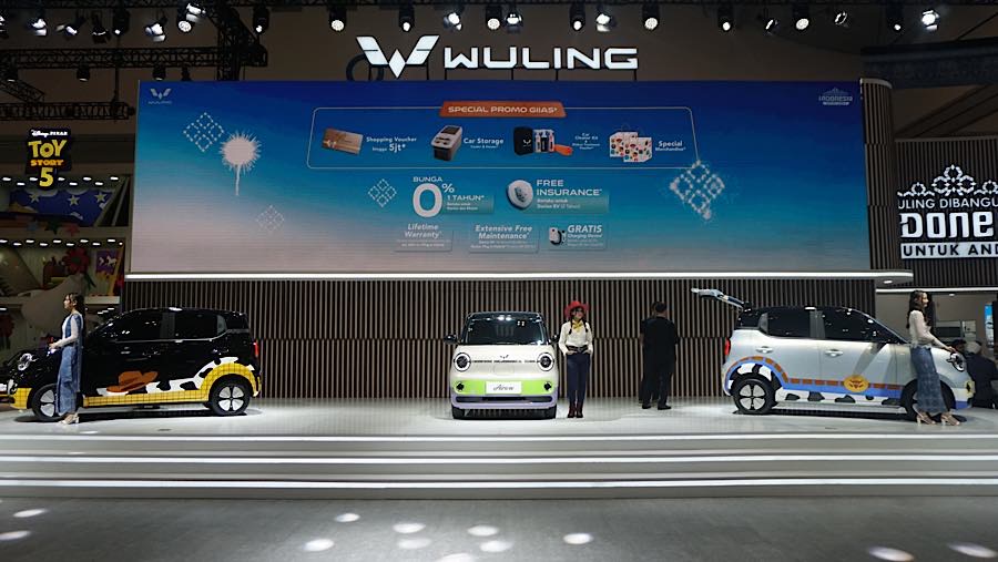 Wuling meluncurkan Aira ev di ajang GIIAS 2026. Wuling Aira ev Standard Range dibanderol Rp 155.000.000, sedangkan varian Long Range Rp175.000.000.