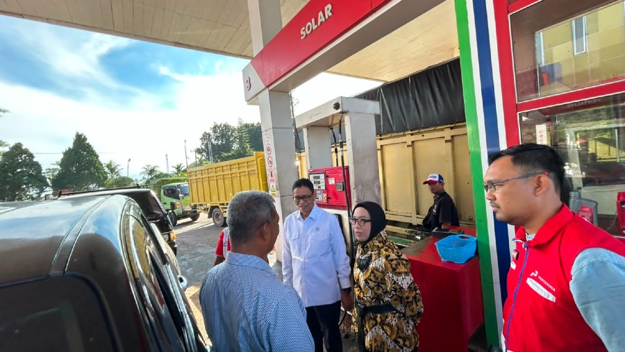 Wamen ESDM melakukan pengecekan di salah satu SPBU Pertamina di wilayah Tapanuli Selatan, Sumatra Utara, Jumat (31/7/2026)./Bloomberg Technoz-Azura Y