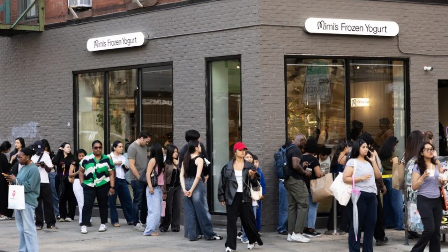 Antrean yogurt beku di Mimi's di New York City. Fotografer: Yuvraj Khanna untuk Bloomberg Businessweek