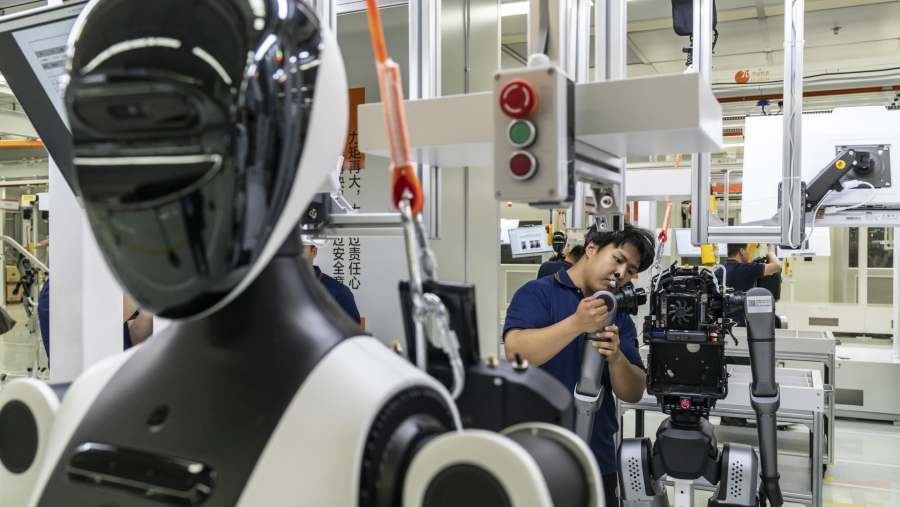 Aktivitas perakitan robot humanoid di Beijing. Qilai Shen/Bloomberg